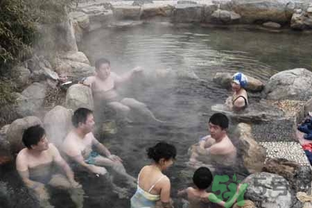 血糖高的人可以泡溫泉嗎？血糖高的人泡溫泉需要注意什么？