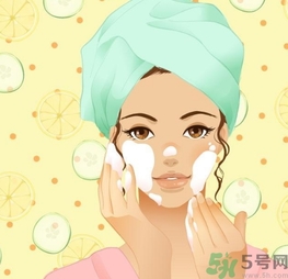 敷完面膜要用洗面奶洗臉嗎？敷完面膜可以用清水洗臉嗎？