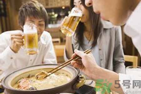 吃火鍋喝啤酒會胖嗎？吃火鍋喝啤酒胖了怎么辦？