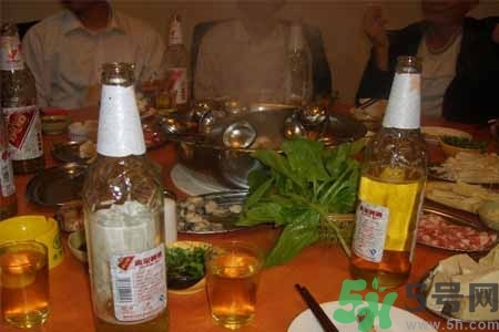 吃火鍋能喝啤酒嗎？吃火鍋喝啤酒對身體好嗎？