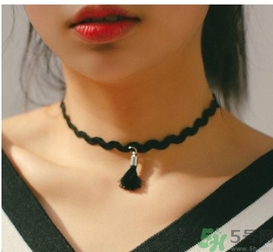 choker項(xiàng)鏈怎么搭配衣服？choker蕾絲項(xiàng)鏈搭配