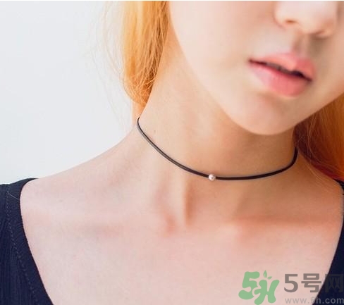 choker項(xiàng)鏈怎么搭配衣服？choker蕾絲項(xiàng)鏈搭配