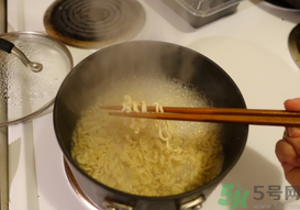 辛拉面是哪個(gè)國(guó)家的？辛拉面怎么煮好吃？