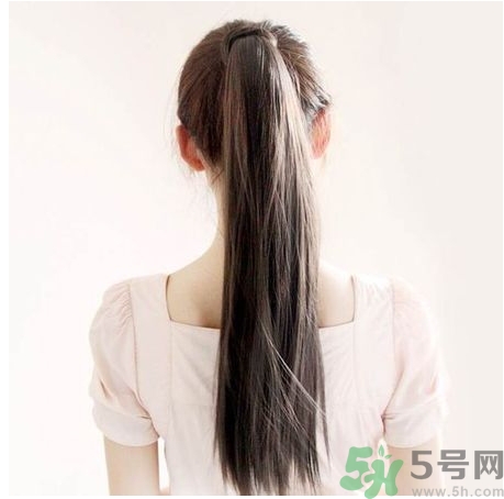 冬天頭發(fā)炸毛怎么辦？冬天頭發(fā)怎么樣減少靜電？