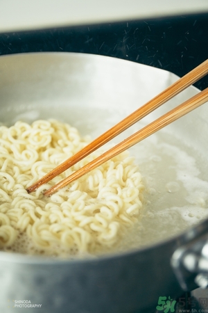 辛拉面是哪個(gè)國(guó)家的？辛拉面怎么煮好吃？