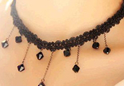 choker項(xiàng)鏈怎么搭配衣服？choker蕾絲項(xiàng)鏈搭配