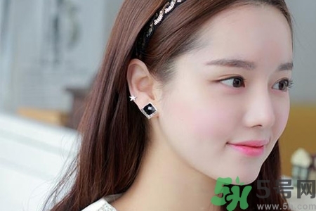 打耳洞的注意事項(xiàng)有哪些？女生打耳洞前需要注意什么？