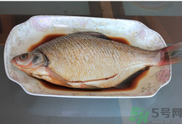 鯽魚死了還能吃嗎？死鯽魚能吃嗎？