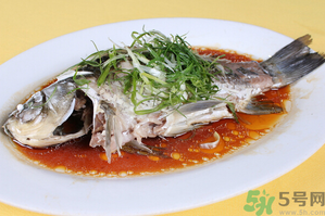 鯽魚死了一夜能吃嗎？鯽魚死了一天能吃嗎？