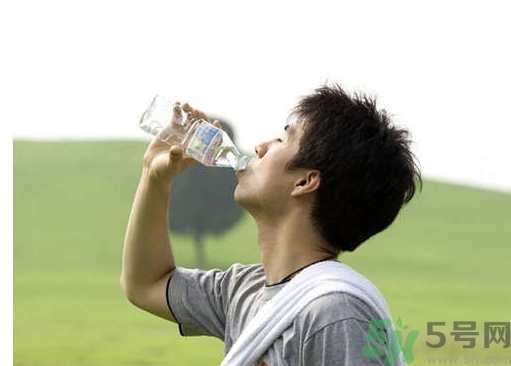 多喝水皮膚會(huì)變好嗎？喝多少水皮膚會(huì)變好？