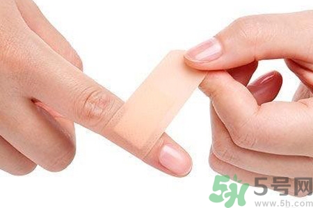 長(zhǎng)凍瘡可以擦風(fēng)油精嗎？風(fēng)油精對(duì)凍瘡真的有效嗎？