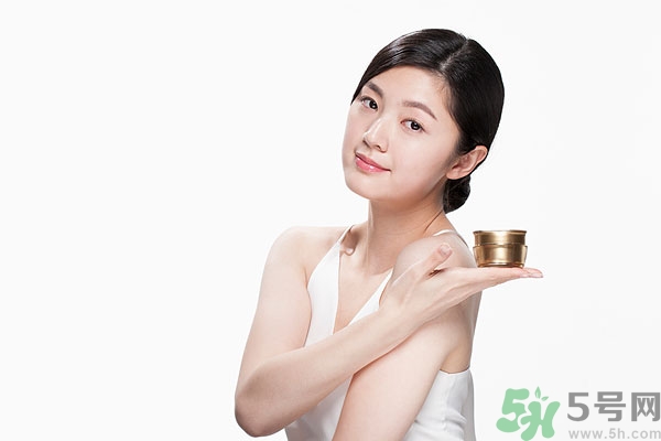 保濕霜什么時(shí)候用？保濕霜怎么用？