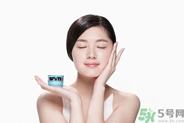 保濕霜什么時(shí)候用？保濕霜怎么用？