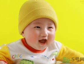 寶寶多大穿鞋子比較好？寶寶多大可以穿鞋？