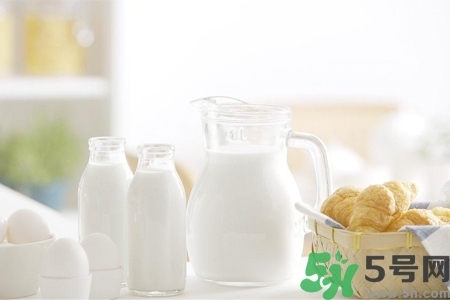 核桃奶和純牛奶哪個(gè)營養(yǎng)價(jià)值比較高？核桃奶和純牛奶的區(qū)別