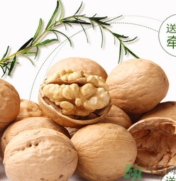核桃仁皮發(fā)黑能吃嗎？核桃仁皮發(fā)黑怎么回事？