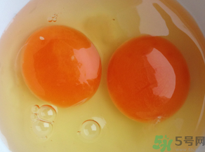 雞蛋黃發(fā)紅是怎么回事？雞蛋黃發(fā)紅可以吃嗎？