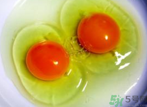 雞蛋黃發(fā)紅是怎么回事？雞蛋黃發(fā)紅可以吃嗎？