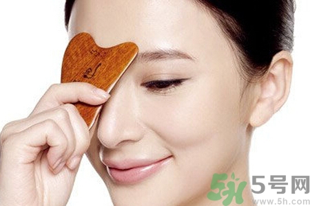 自己在家能面部刮痧嗎？在家怎樣做面部刮痧？