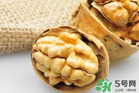 吃核桃可以長頭發(fā)嗎？吃核桃對長頭發(fā)有用嗎？