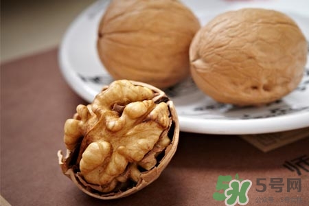 晚上吃核桃會胖嗎？核桃吃多了會變胖嗎？