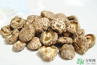 干香菇發(fā)霉了還能吃嗎？干香菇發(fā)霉怎么處理？