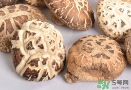 干香菇和鮮香菇的區(qū)別？干香菇和鮮香菇哪個好？