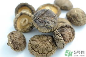 干香菇和鮮香菇的區(qū)別？干香菇和鮮香菇哪個好？