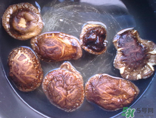 干香菇用什么水泡？干香菇用熱水還是冷水泡？