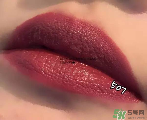 阿瑪尼小胖丁唇釉哪個(gè)色最火？阿瑪尼小胖丁唇釉保留了紅管的哪個(gè)色？