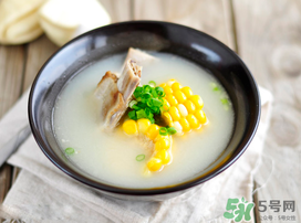 排骨湯為什么是白色的？排骨湯怎么熬成乳白色的？