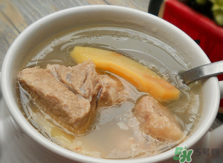 排骨湯為什么是白色的？排骨湯怎么熬成乳白色的？