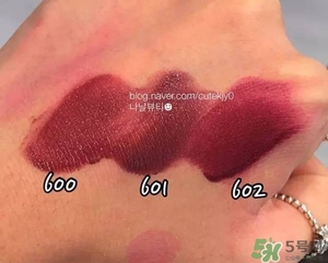 阿瑪尼小胖丁唇釉哪個(gè)色最火？阿瑪尼小胖丁唇釉保留了紅管的哪個(gè)色？