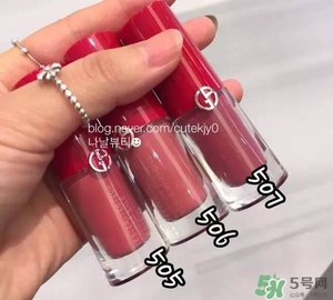 阿瑪尼小胖丁唇釉哪個(gè)色最火？阿瑪尼小胖丁唇釉保留了紅管的哪個(gè)色？
