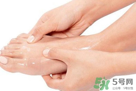 腳趾經(jīng)常抽筋是缺鈣嗎？腳趾抽筋是什么原因？
