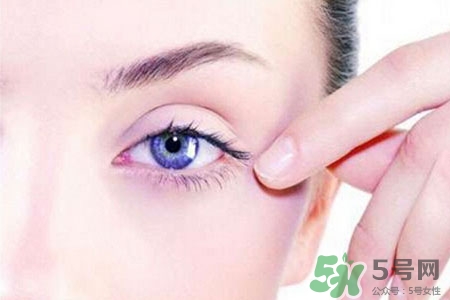 眼睛哭腫了怎么辦？眼睛哭腫了如何快速消腫？