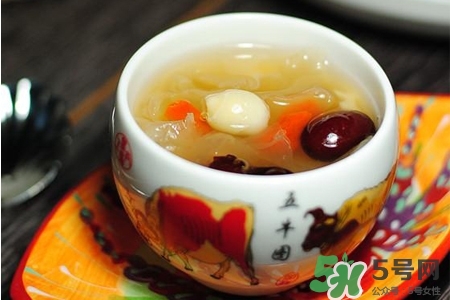 早上空腹喝銀耳紅棗湯好嗎？早上喝銀耳紅棗湯有什么好處？