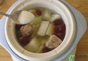 雞肉可以和白蘿卜一起燉湯嗎？雞肉和白蘿卜能一起吃嗎？