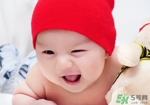 冬天出生的寶寶穿什么衣服？冬天出生的寶寶要準(zhǔn)備什么衣服？