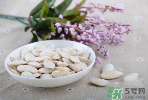 南瓜子和葵花籽哪個好？南瓜子和葵花籽區(qū)別？