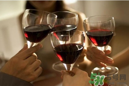 喝白酒后怎么解酒？喝白酒后吃什么解酒最有效？
