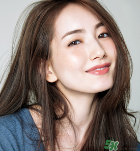 磚紅色口紅配什么妝容？磚紅色口紅適合什么妝？