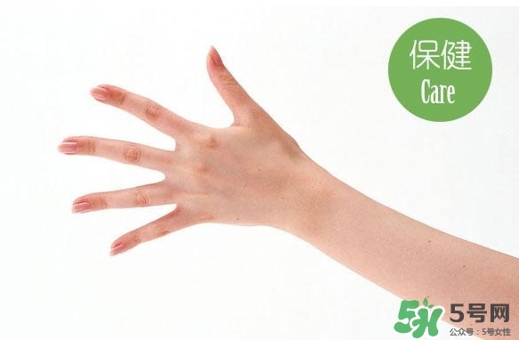 睡覺睡到半夜手麻是怎么回事？睡覺睡到半夜手麻怎么辦？