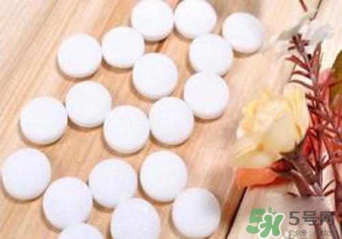 樟腦丸對(duì)跳蚤有用嗎？樟腦丸可以除跳蚤嗎？