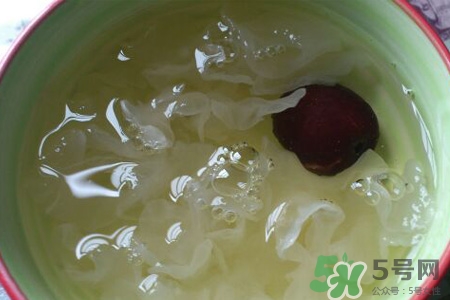 喝銀耳湯能補充膠原蛋白嗎？補充膠原蛋白的食物有哪些？