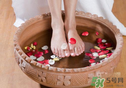 熱水泡腳可以補(bǔ)血嗎？熱水怎么泡腳可以補(bǔ)血？