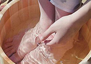 熱水泡腳可以補血嗎？熱水怎么泡腳可以補血？