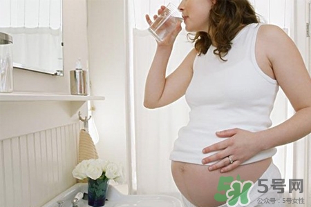 孕婦能用唇膏嗎？孕婦可以涂潤唇膏嗎？