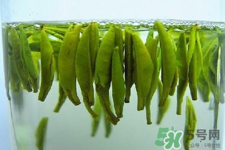 冬天可以喝綠茶嗎？冬天喝綠茶好還是紅茶好？