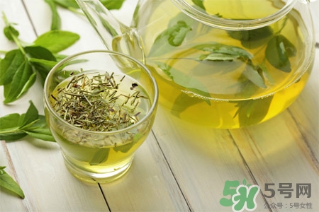 冬天可以喝綠茶嗎？冬天喝綠茶好還是紅茶好？
